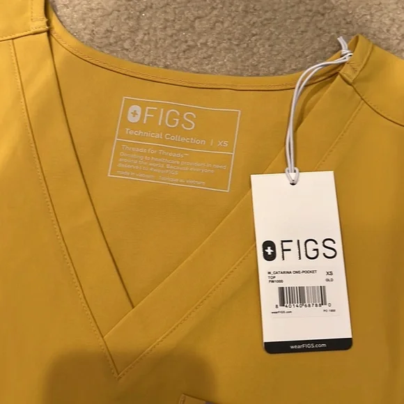 FIGS Scrub Set Catarina Top/ Zamora Jogger Light Gold - Picture 7 of 11